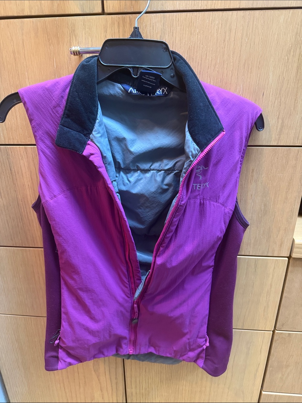 Arc'teryx Magenta/Purple Women's Active Shell Vest - Picture 4 of 12